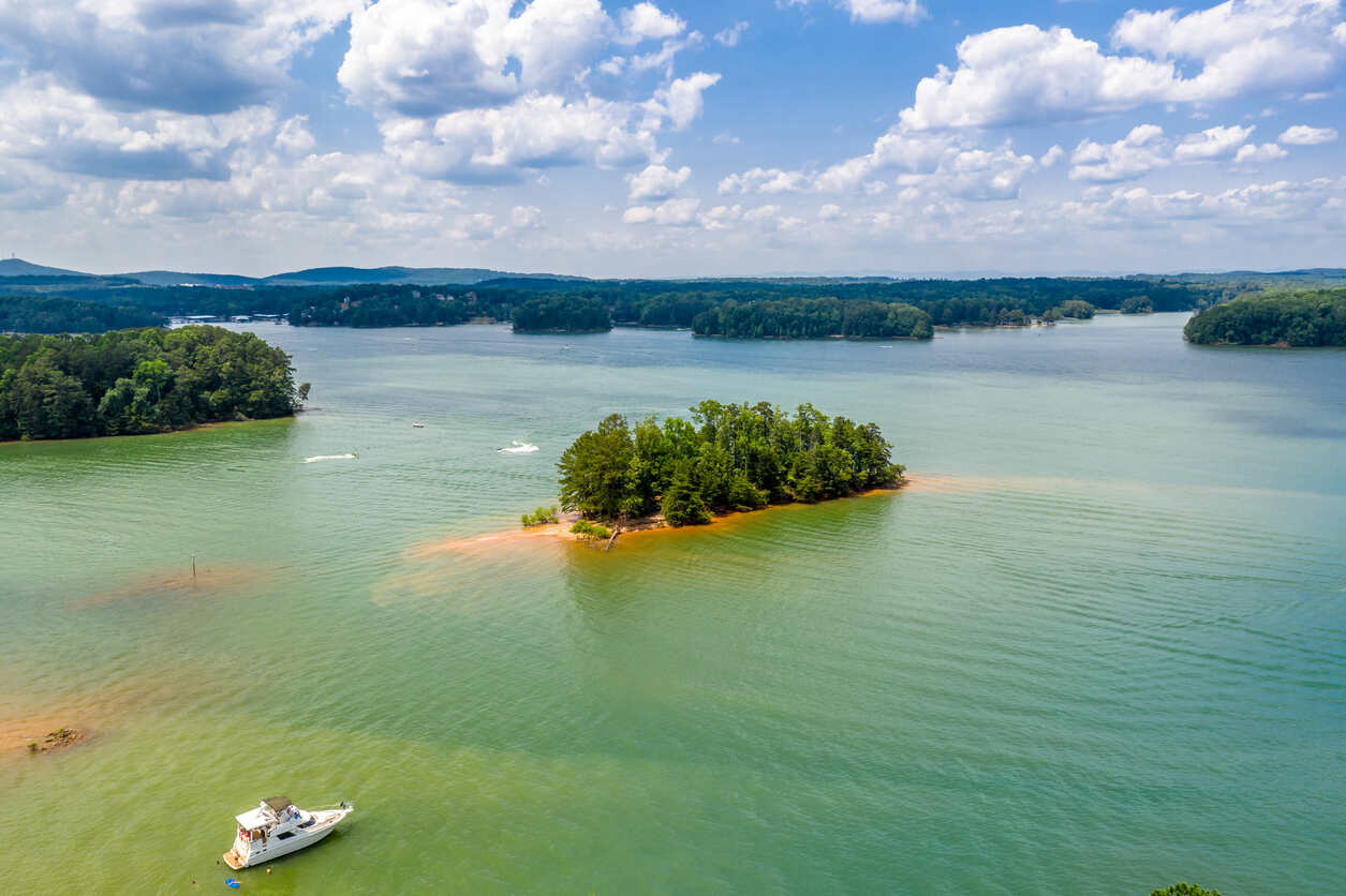 boating in Lake Lanier 