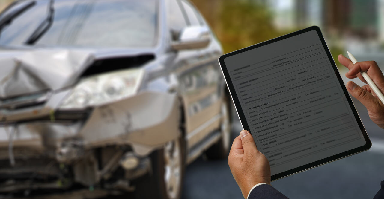 Agent check insurance claim accident and estimating damage