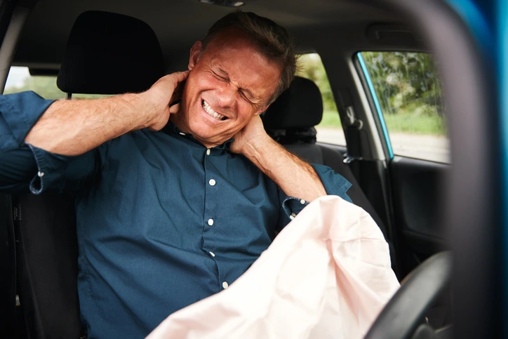 airbags hurt a man while accident