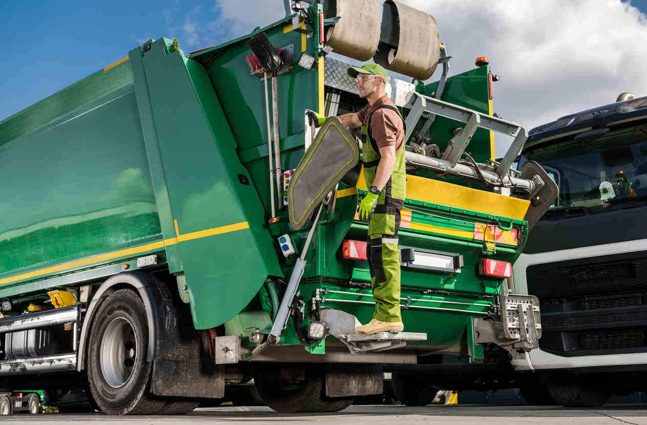 Why Garbage Truck Collisions Are Especially Hazardous in Atlanta