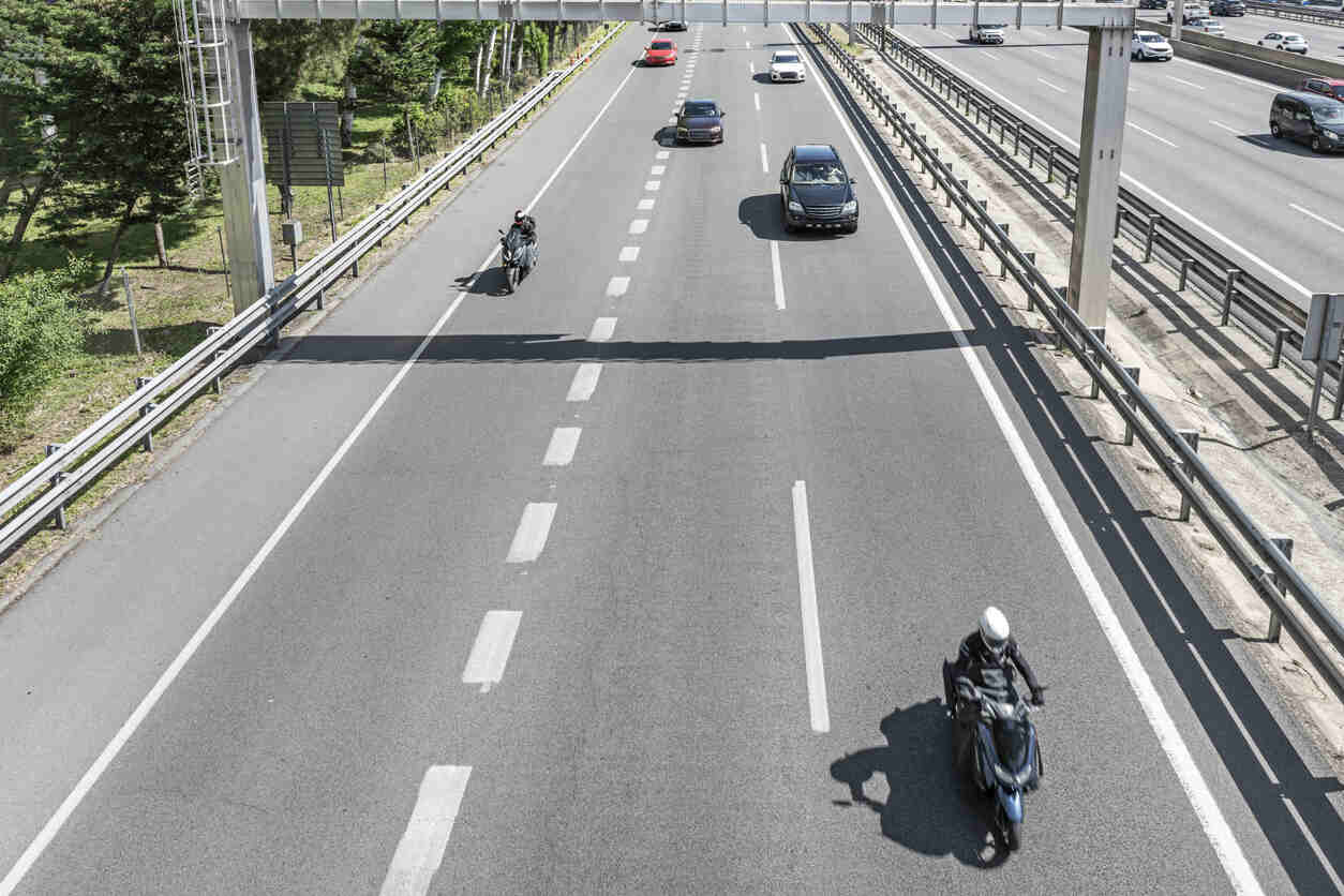 Multi-Lane Traffic and Motorcycle Collisions